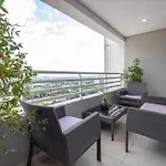 BHomy Pinheiros Moderno varanda e vista VR166