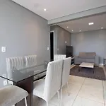 BHomy Pinheiros Moderno varanda e vista VR166